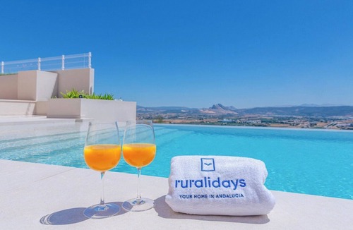 Antequera Villa | Villa Horizon Antequera by Ruralidays