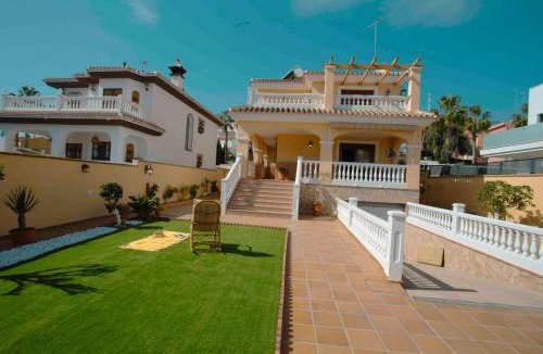 Rincon de la Victoria House | Villa ilusión Rincón - Amplia y Luminosa
