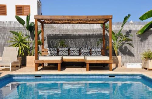 Sant Josep de sa Talaia Villa | Villa in Playa den Bossa, 5 min SupermarketBBQ