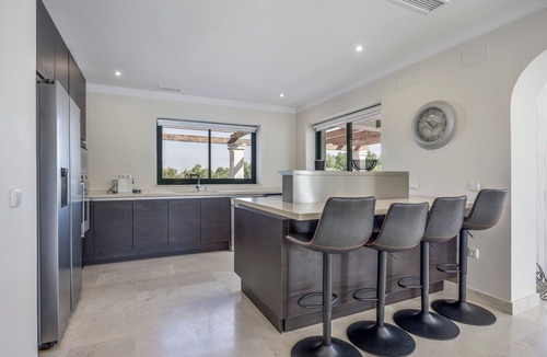 Arcos de la Frontera Villa | Villa 'Jacaranda Arcos Golf 9' with Mountain View, Wi-Fi and Air Conditioning