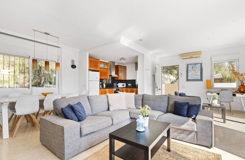 Pinar de Campoverde Villa | 'Villa Kip' with Pool, Garden & Wi-Fi