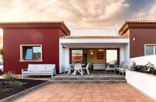 Caleta de Fuste Villa | Villa La Perla - Cliffside Retreat