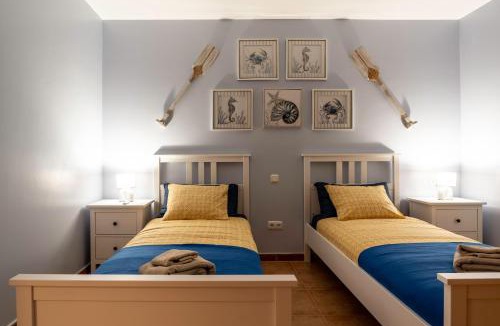 Caleta de Fuste Villa | Villa La Perla - Cliffside Retreat