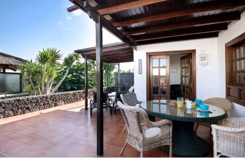 Playa Blanca House | Villa Las Palmeras in Playa Blanca