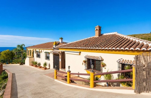 Nerja Villa | Villa Las Palomas 2 - Three Bedroom Villa, Sleeps 5