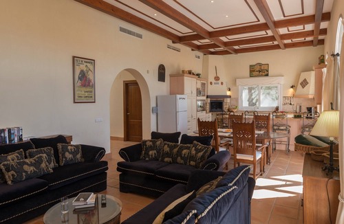 Benalup-Casas Vieja House | Villa Lino with Mountain Views, Pool, Garden, and Wi-Fi
