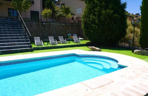 Los Angeles de San Rafael Villa | Villa Los Ángeles in the Sierra de Guadarrama with Pool and Lake Views