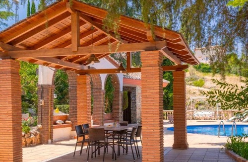 Barrio de la Vega Villa | Villa 'Los Arcos' with Mountain View, Wi-Fi and Air Conditioning