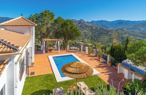 Sayalonga Villa | Villa María Sayalonga by Ruralidays
