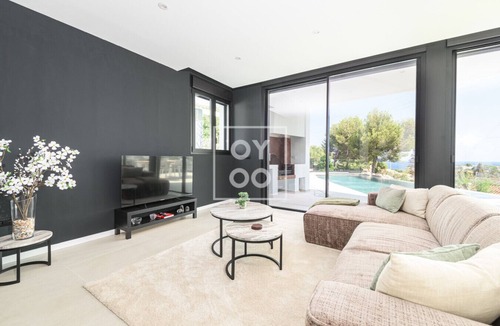 Urbanitzacio la Fustera House | Villa Mar y Monte, saltwater pool, sea and mountain views, by OYOOSTAYS
