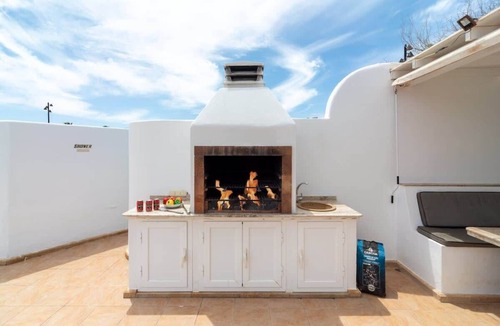 Playa Blanca Villa | Villa Michelle | Town & Pool by Villas Now
