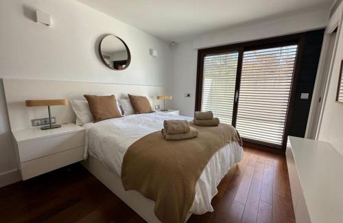 Guillena Villa | Villa Moderna Exclusiva con Jardín Privado La Villa de Sevilla