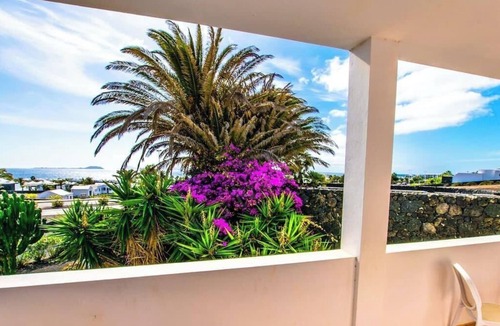 Playa Blanca Villa | Villa Montana - Large family Villa by Villas Now