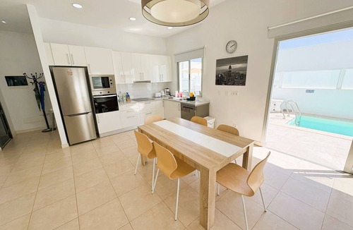 Playa Blanca Villa | Villa New York: Guaranteed 30°C Heated Pool, A/C, Fast WiFi & Premium TV