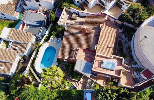 Fuengirola Villa | Villa Nirvana - Playa a 5 Min. Piscina & Parking