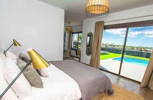 Playa Blanca Villa | Villa Noches de Luna - Elegant Escape by Villas Now