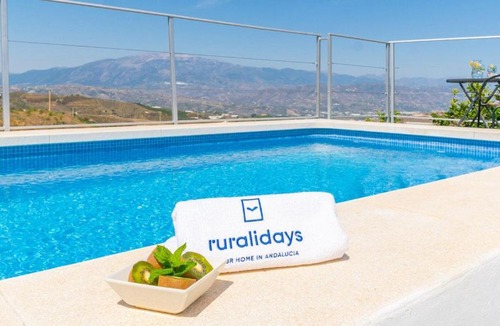 Iznate House | Villa Pajaritos Iznate by Ruralidays