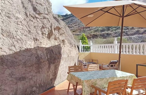 Galdar Villa | Villa Palomino - Sleeps 6 - Parking - Pet Friendly