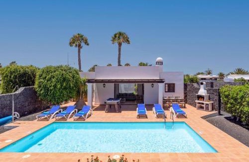 Playa Blanca Villa | Villa Papagayo by Villa Plus