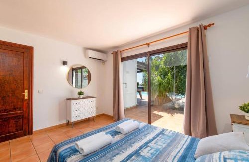 Playa Blanca Villa | Villa Papagayo by Villa Plus