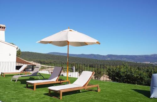 Onil House | Villa para grupos 12 personas con piscina, barbacoa y finca de 50ha en Alicante