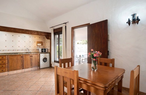Conil de la Frontera Villa | Villa Perez Zara 2 with Pool, Garden & Wi-Fi
