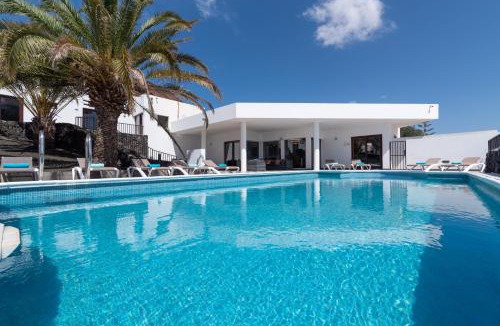 Playa Blanca Villa | Villa Rodea