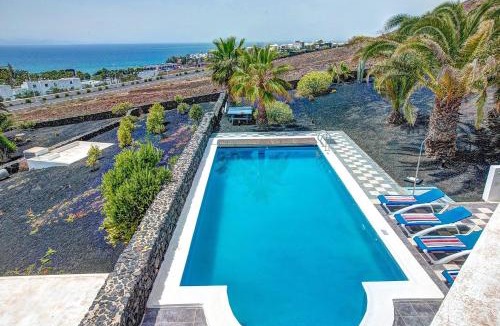 Playa Blanca Villa | Villa Rodea