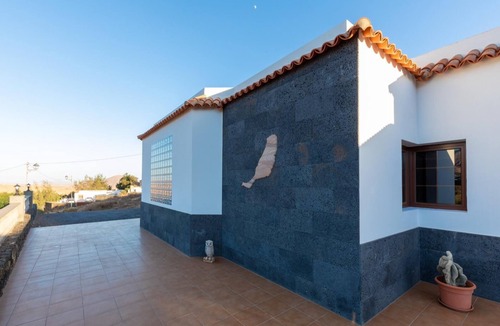 Tuineje Villa | VILLA SARA… Spectacular and relaxing villa with barbecue pool and gym