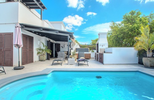 Playa Blanca Villa | Villa Solsidan with Pool, Jacuzzi, high speed internet,15 minutes from Marina