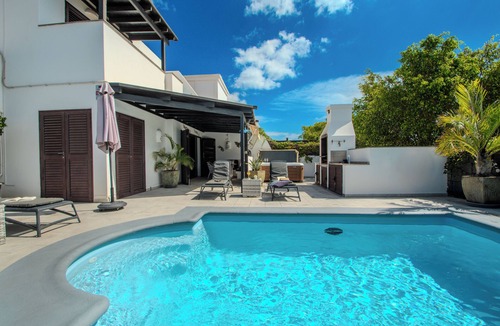 Playa Blanca Villa | Villa Solsidan with Pool, Jacuzzi, high speed internet,15 minutes from Marina