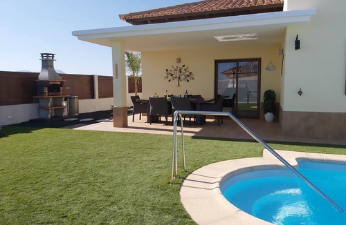 Castillo Caleta de Fuste Ski Chalet | Villa Thais with private heated pool in Caleta de Fuste.
