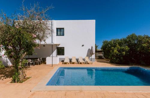 Sant Josep de sa Talaia Villa | Villa Torres 10 minute walk from Playa den Bossa
