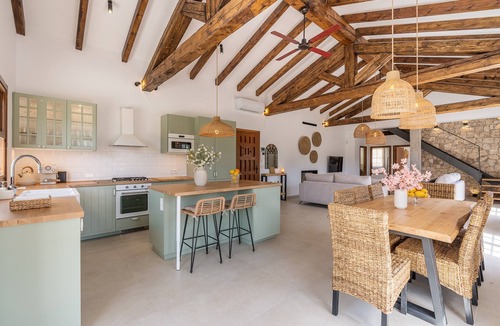 Lecrin Valley Villa | Villa 'Valle de Lecrín' with Lake Views, Wi-Fi, and Air Conditioning