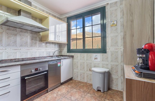 Tetir Villa | Villa “Vivienda Vacacional Sara” with Mountain View, Terrace, Pool & Basketball Court