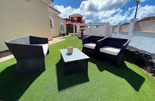 Caleta de Fuste Villa | Villa with pool, bbq and wifi