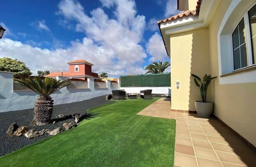 Caleta de Fuste Villa | Villa with pool, bbq and wifi