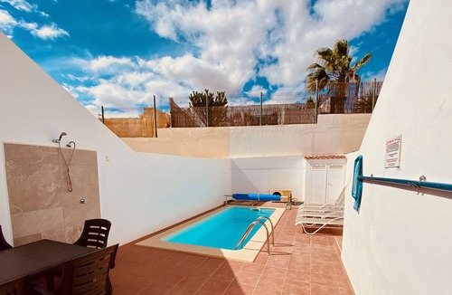 Castillo Caleta de Fuste Villa | Villa with Private Heated Pool. Short walk to child friendly Beach/Town Center