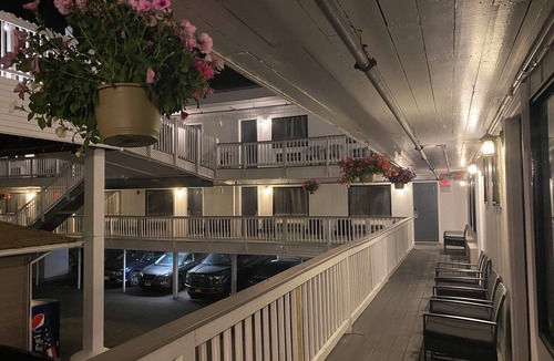 Hampton Hotel | Ways Motel