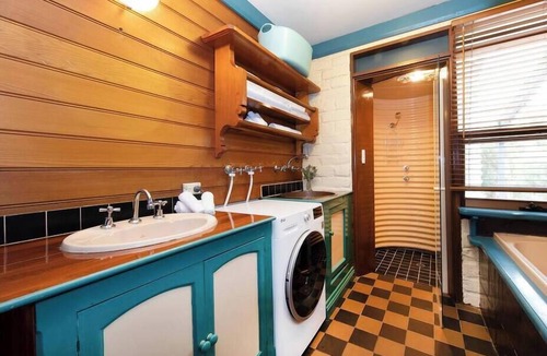 Willunga House | Willunga Cottage- Sleeps 6, Pool