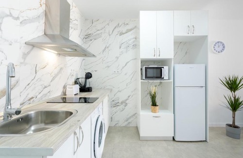 Carretera de Cadiz Apartment | WintowinRentals Altamira Suites Alto