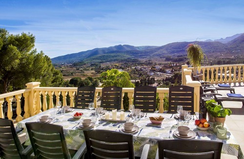 Alcalali Villa | Wonderful private villa with WIFI, A/C, private pool, TV, patio, pets allowed and panoramic view