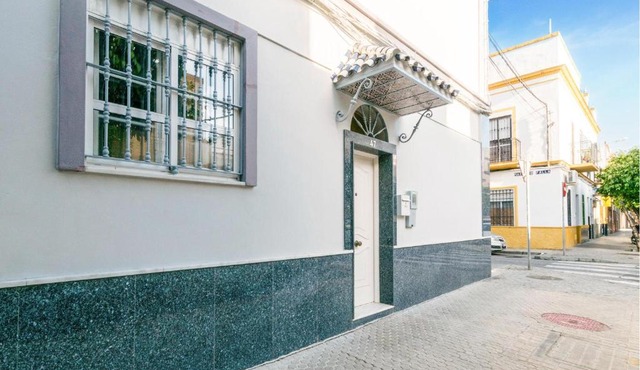 1 Bedroom Beautiful Apartment In Sevilla