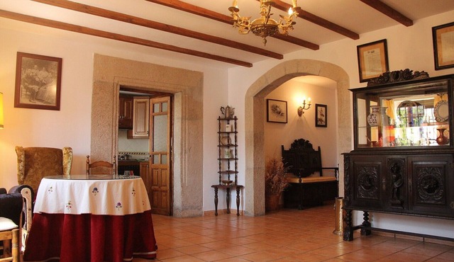 16C Manor Cottage, superb views, Birdwatching Centre, sets in a mountain village