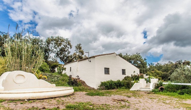 2.5 km from Higuera de la Sierra. Ideal house for families