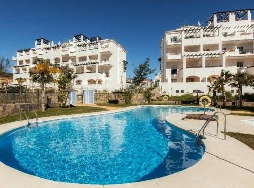 2010-Superb apt 2 bedrooms in complex with pool