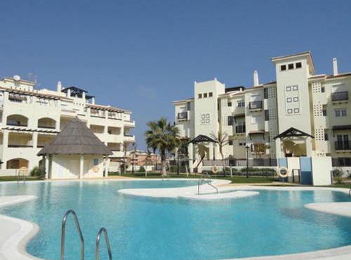 2108-Nice apt with pool close from beach and bars