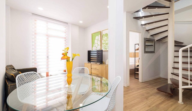 2BR Duplex -10 Min Walk to Historic Center
