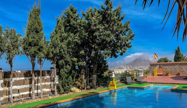 2BR Gáldar House - Private Pool & Terrace