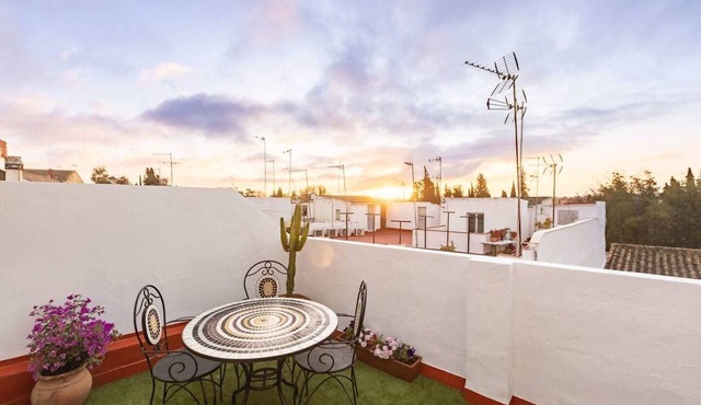 3 BD house with Private Solarium and patio